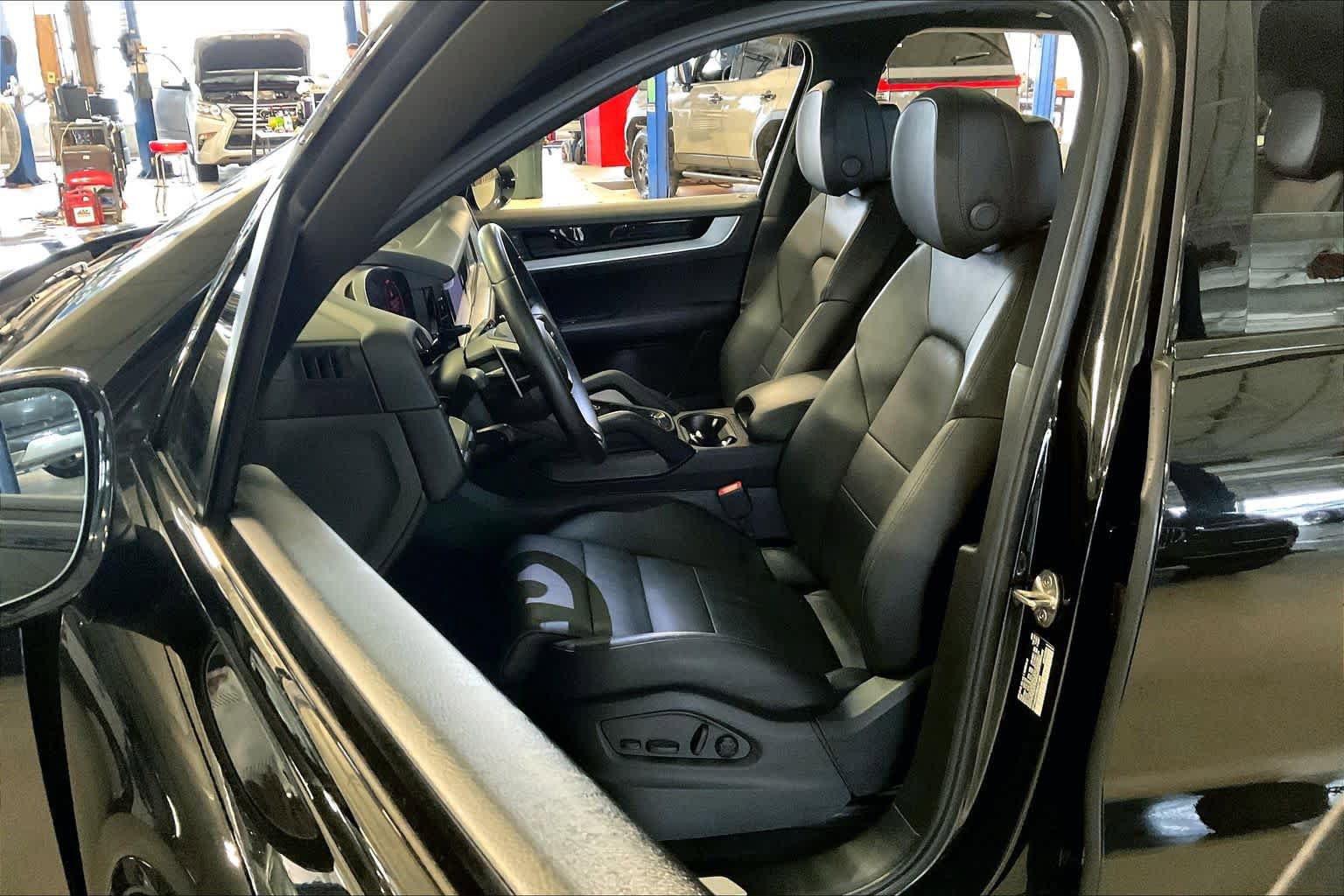 Used 2024 Porsche Cayenne image 7