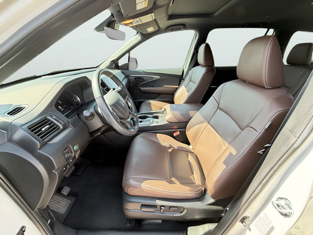Used 2025 Honda Passport EX-L image 16