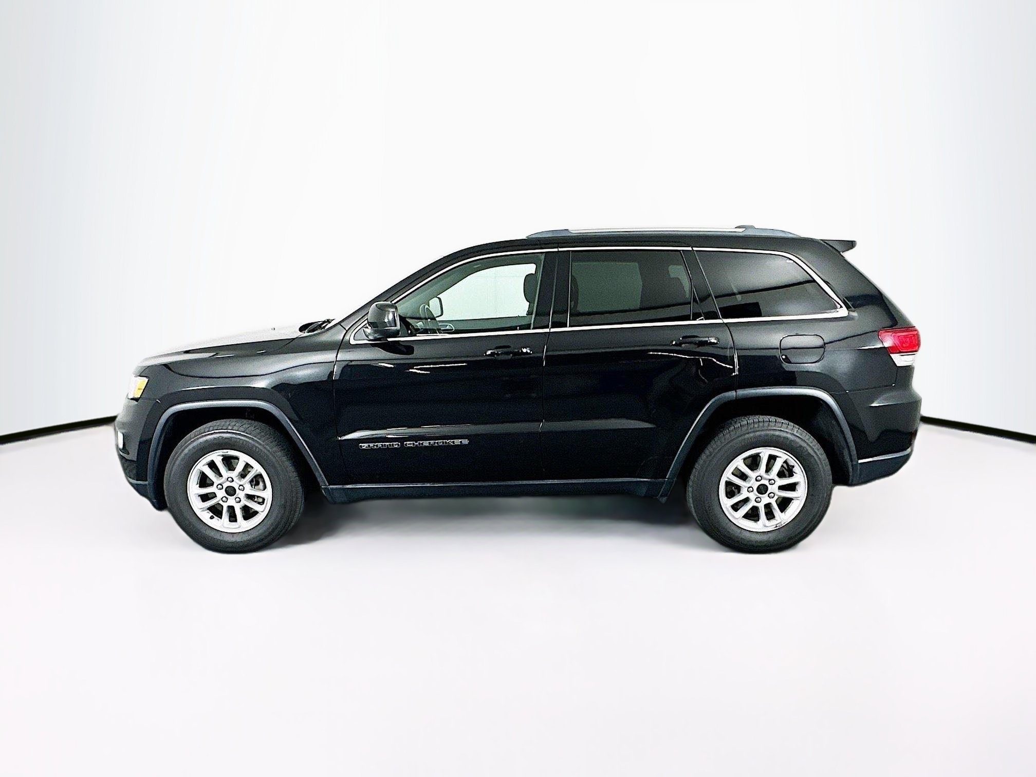 Used 2020 Jeep Grand Cherokee Laredo w/ Security & Convenience Group AWD/4WD image 4