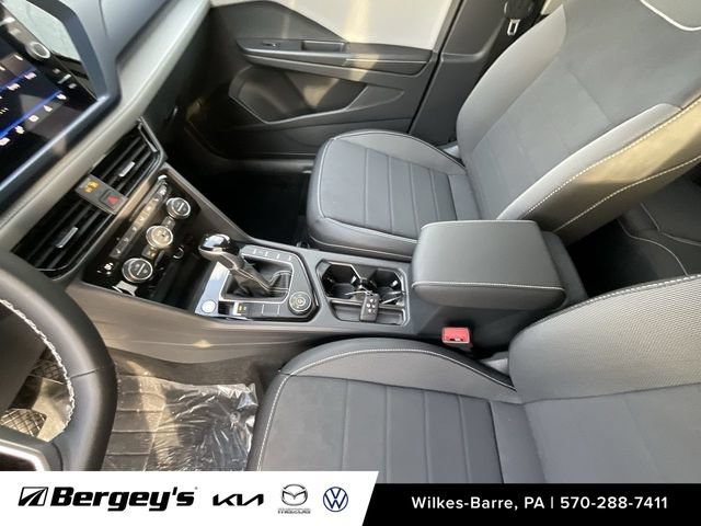 Used 2024 Volkswagen Taos SE w/ Black Wheel Plus Package AWD/4WD image 13