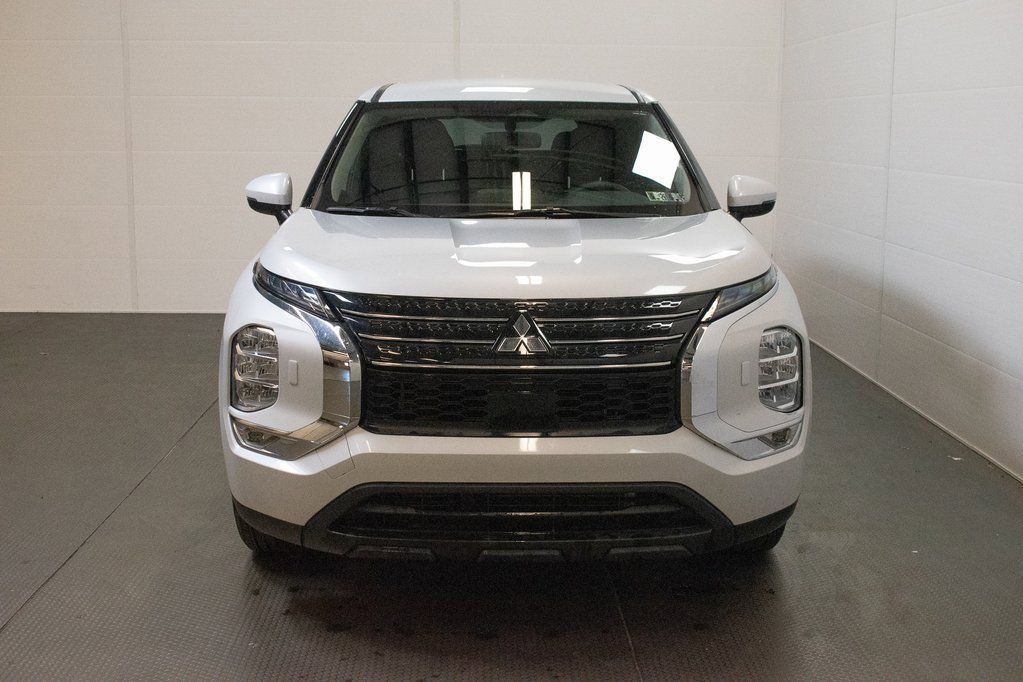 Used 2024 Mitsubishi Outlander ES image 2