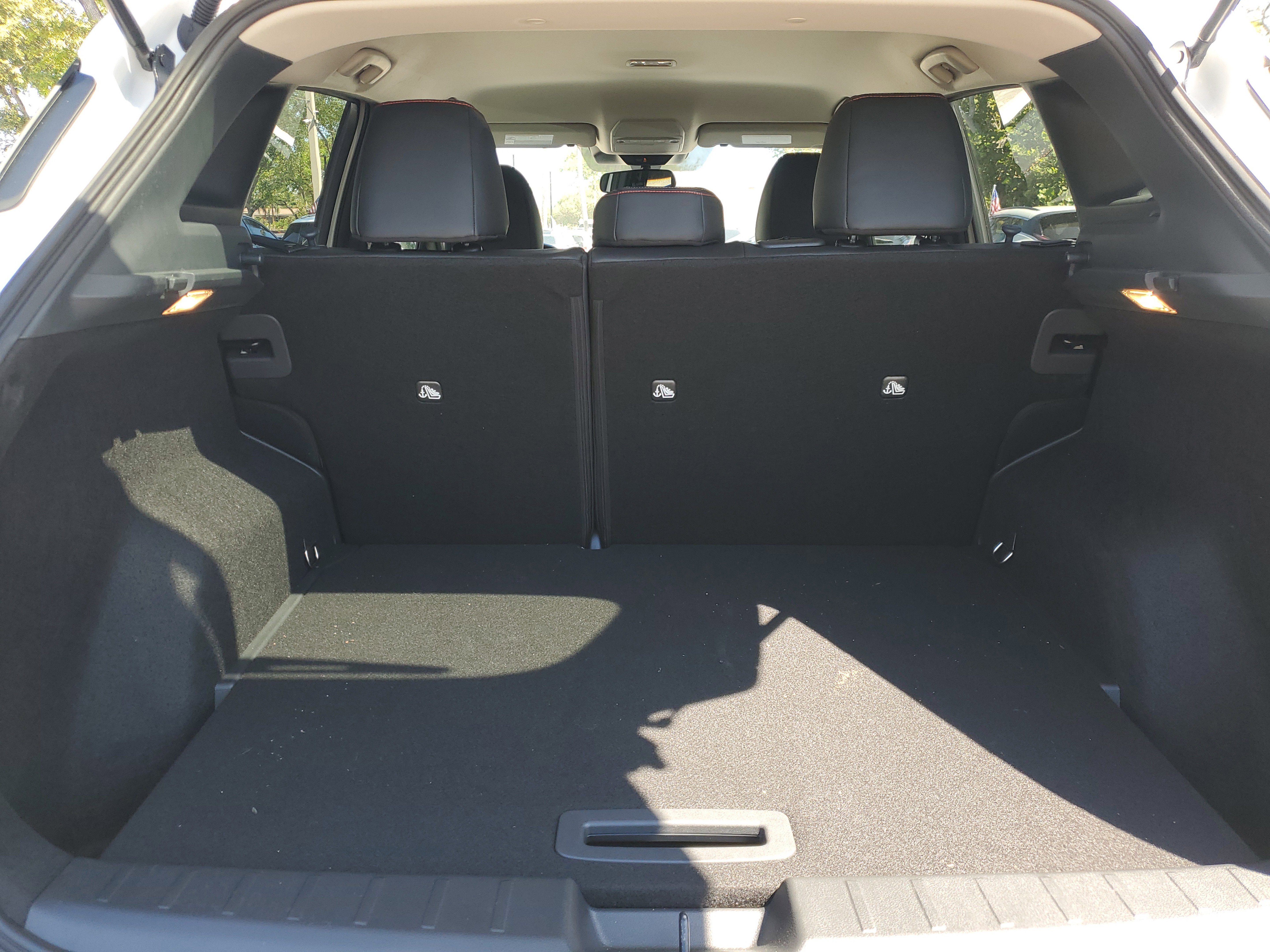 Certified 2025 Nissan Kicks SR image 14