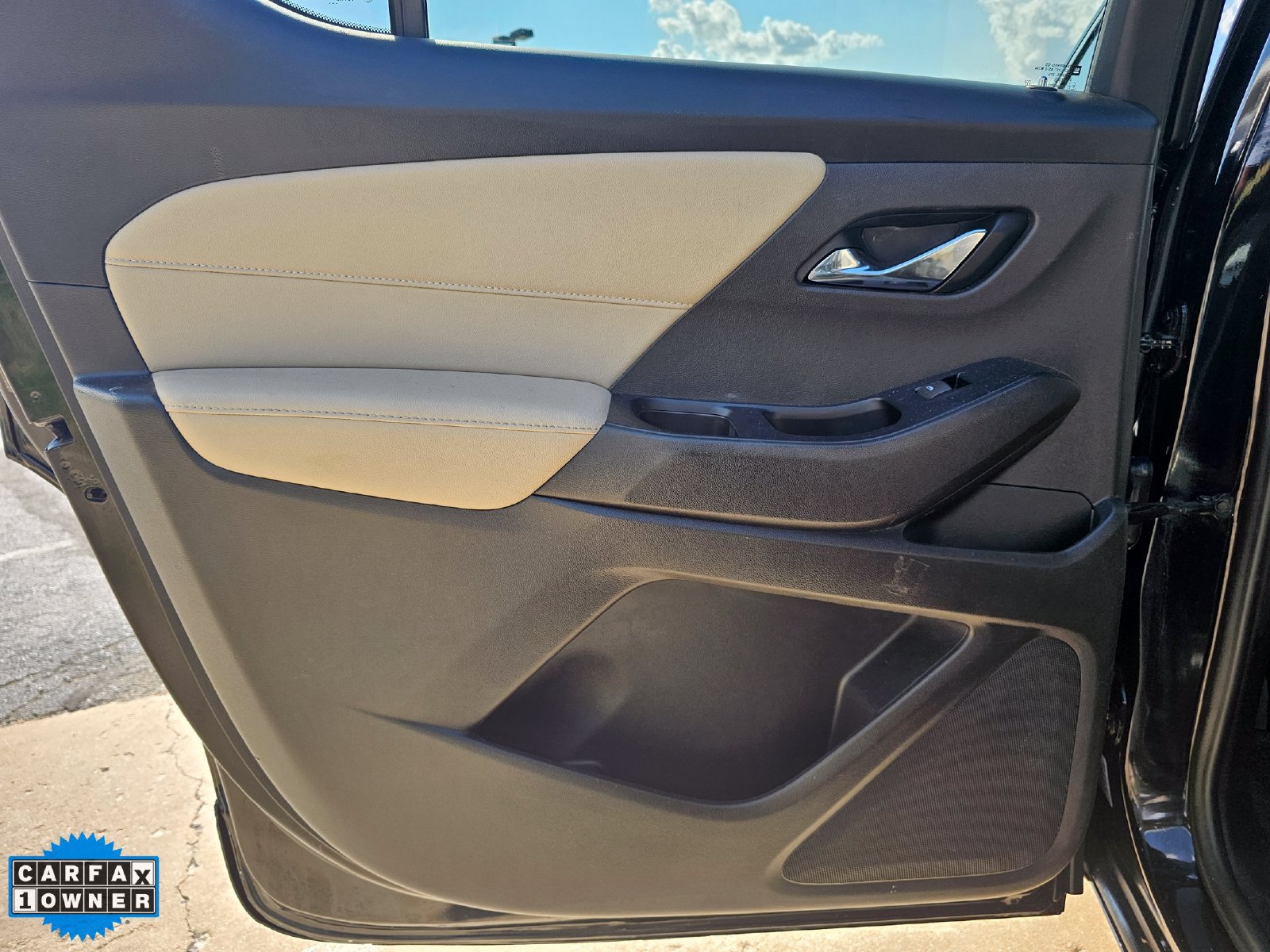 Used 2023 Chevrolet Traverse LS w/ Safety Package FWD image 32