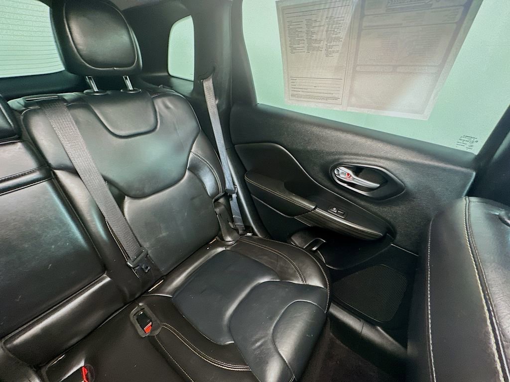 Used 2016 Jeep Cherokee Limited image 14