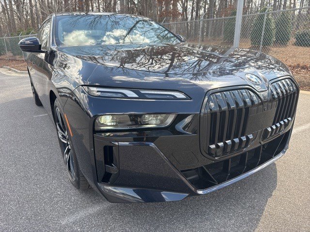 Used 2023 BMW 760i xDrive w/ Luxury Rear Seating Package image 3
