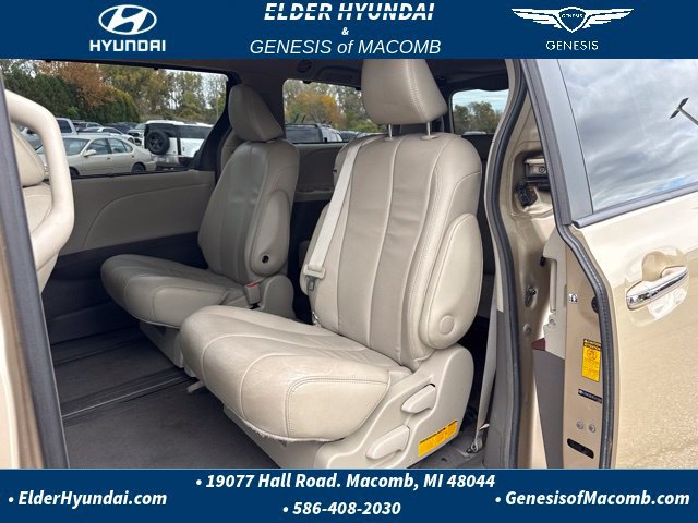 Used 2014 Toyota Sienna XLE FWD image 22