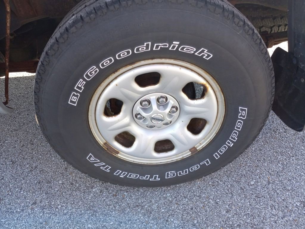 Used 2008 Nissan Frontier SE w/ Tow Hitch Pkg image 12