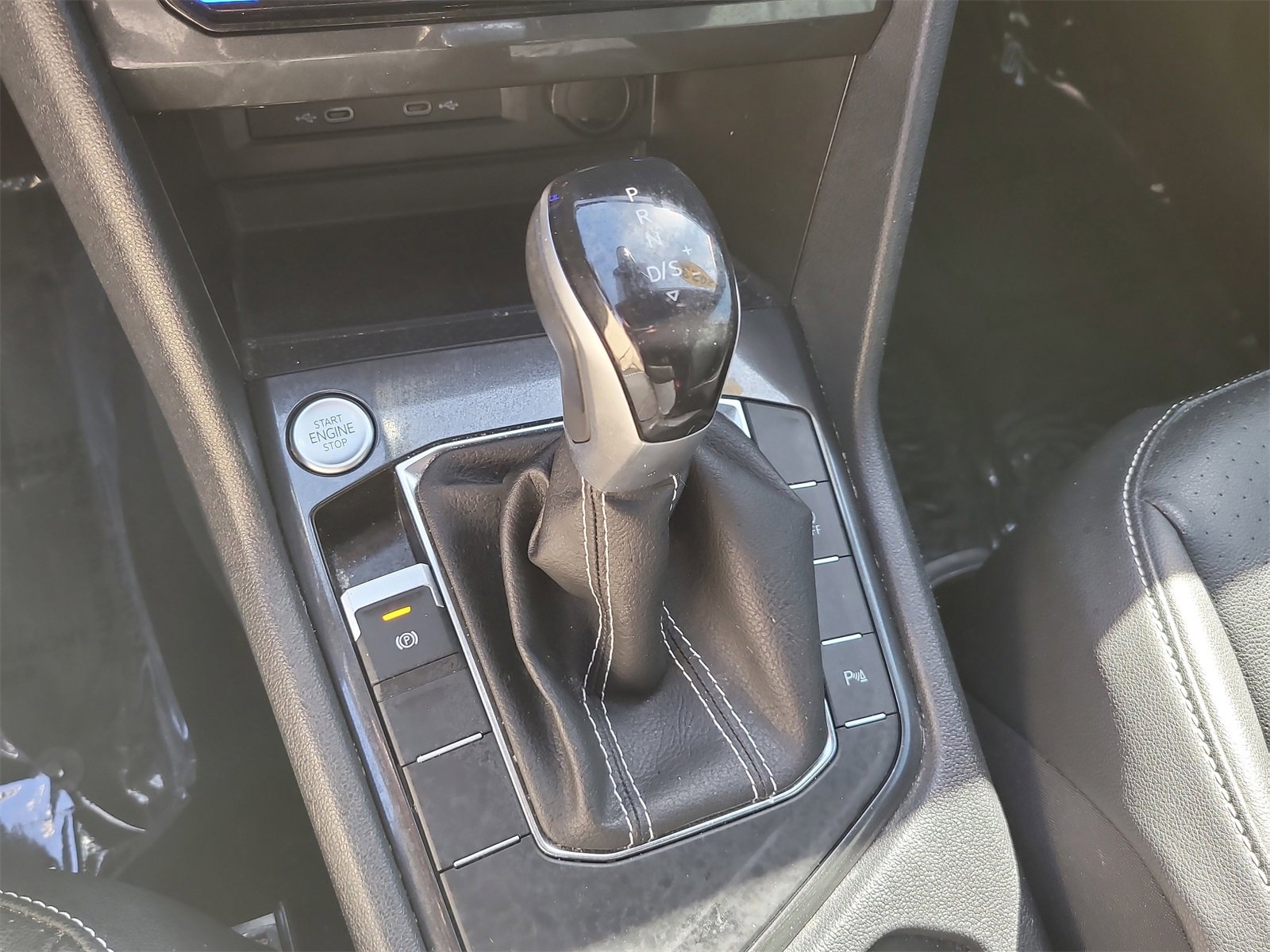 Used 2023 Volkswagen Tiguan SE R-Line image 28