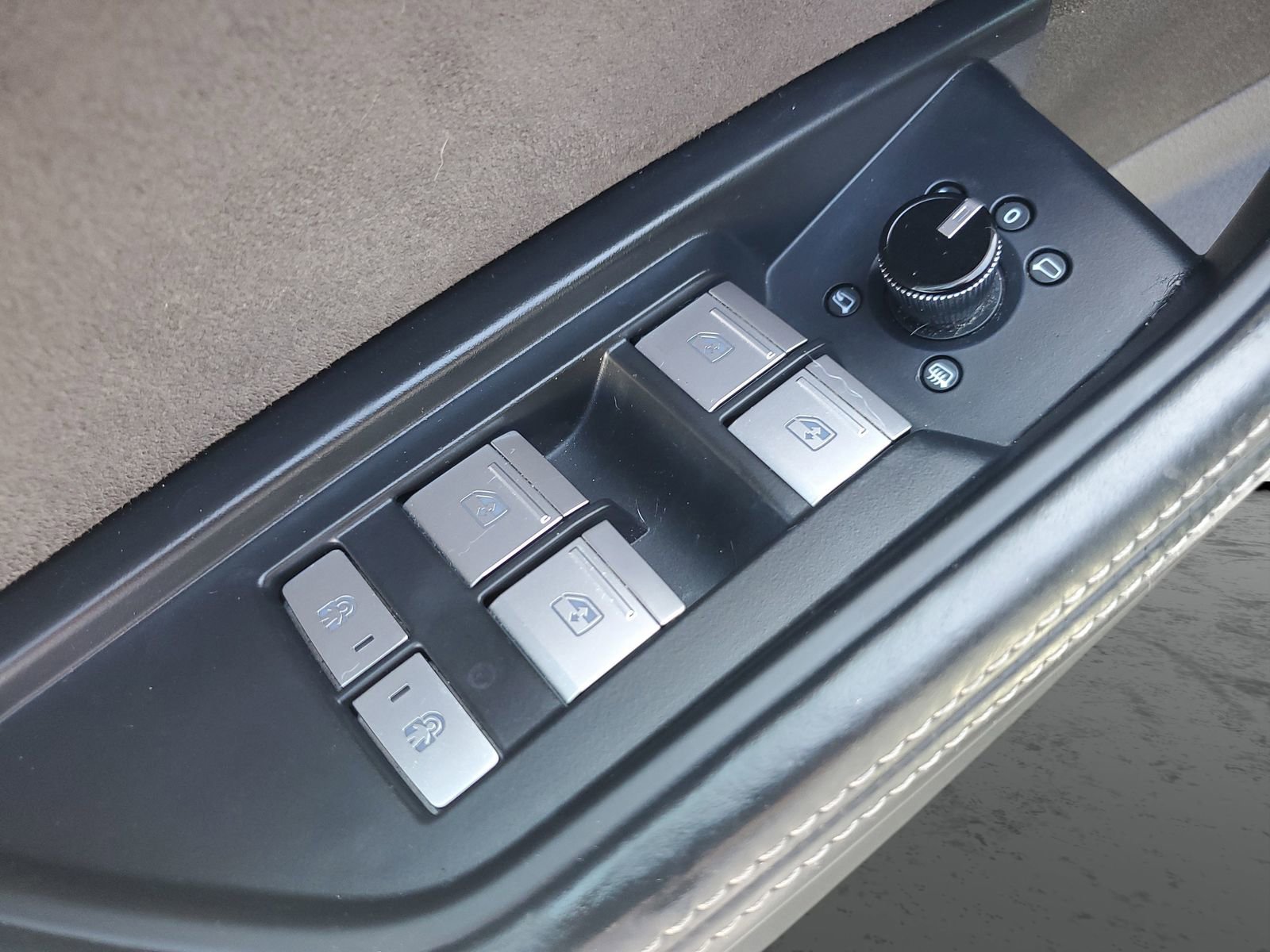 Used 2023 Audi e-tron S Premium Plus image 21