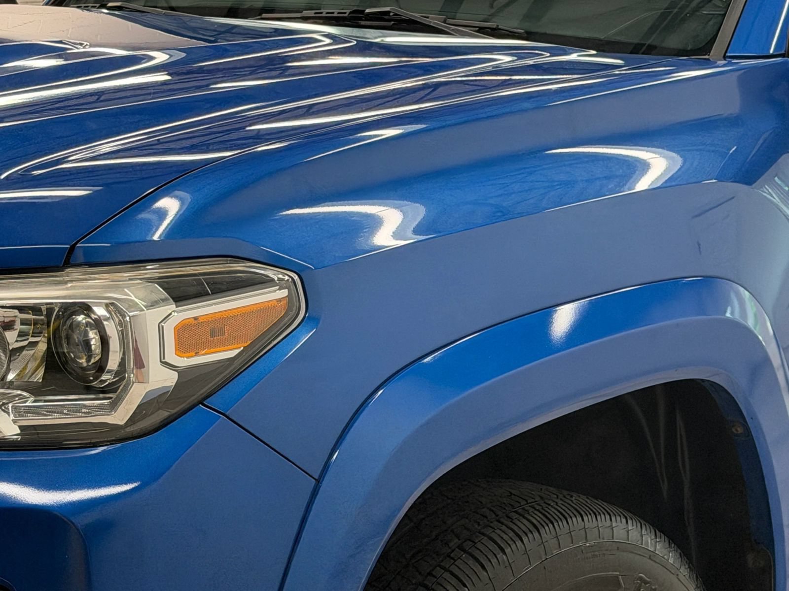Used 2018 Toyota Tacoma TRD Sport w/ Technology Package AWD/4WD image 4