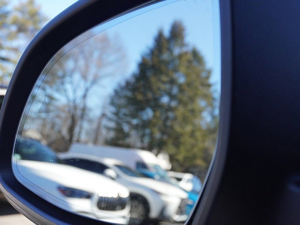 Used 2023 BMW X7 xDrive40i w/ Parking Assistance Package image 40