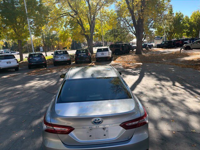 Used 2020 Toyota Camry XLE w/ Sunroof Package FWD image 6
