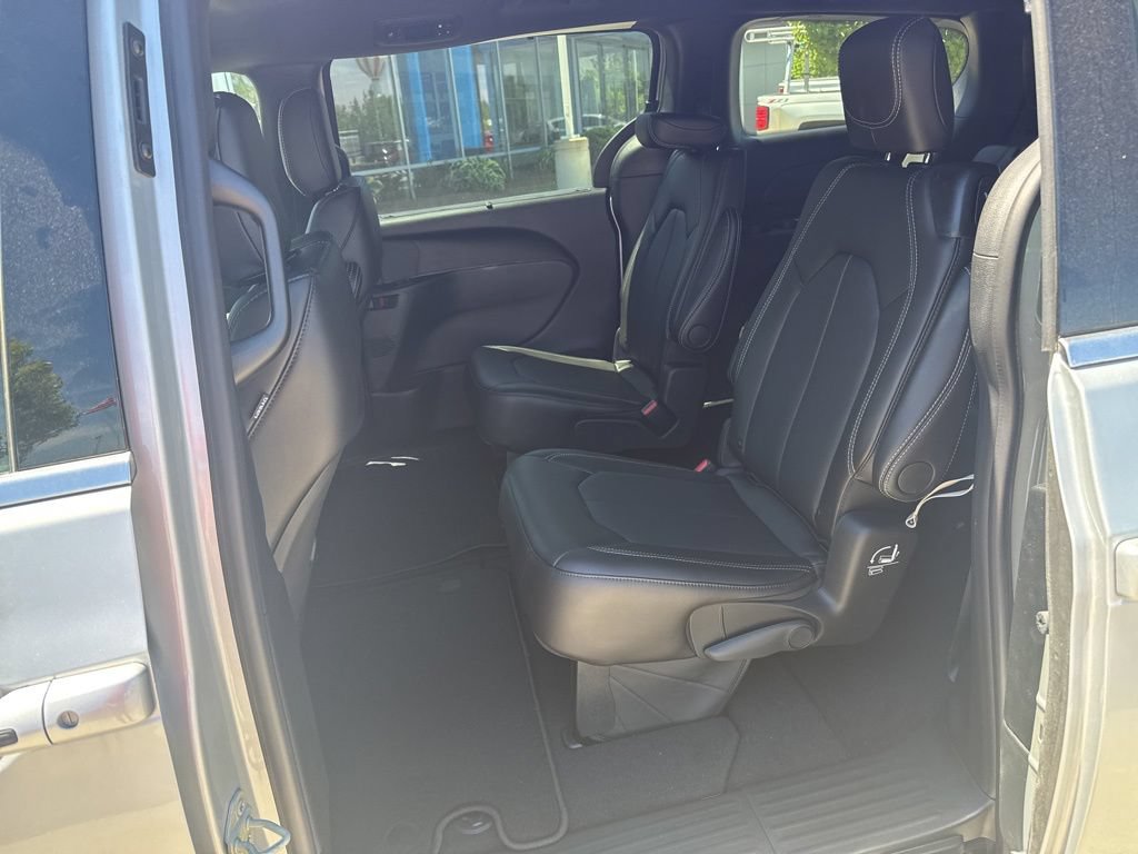 New 2026 Chrysler Pacifica Select AWD/4WD image 15