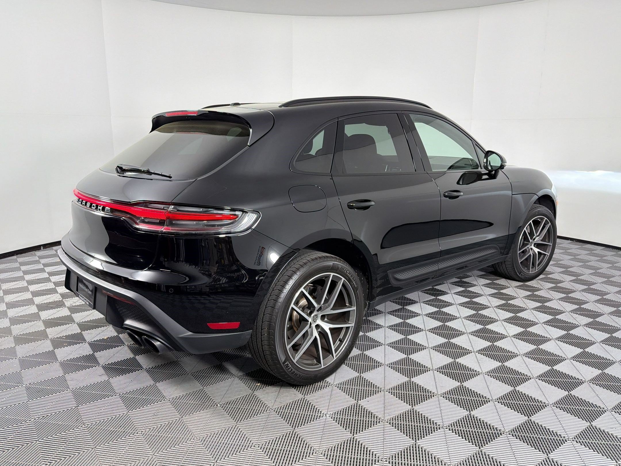 Certified 2026 Porsche Macan AWD/4WD image 9
