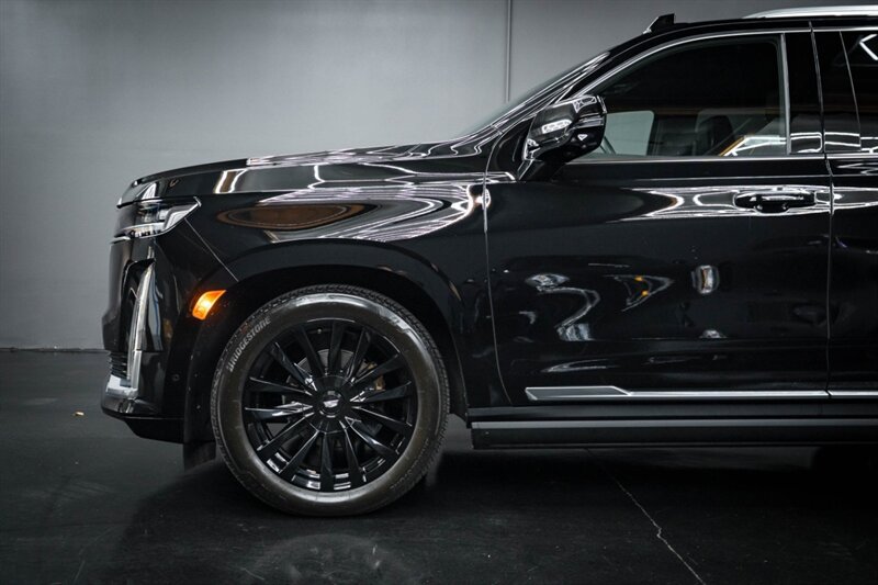 Used 2023 Cadillac Escalade Premium Luxury w/ Performance Package AWD/4WD image 5