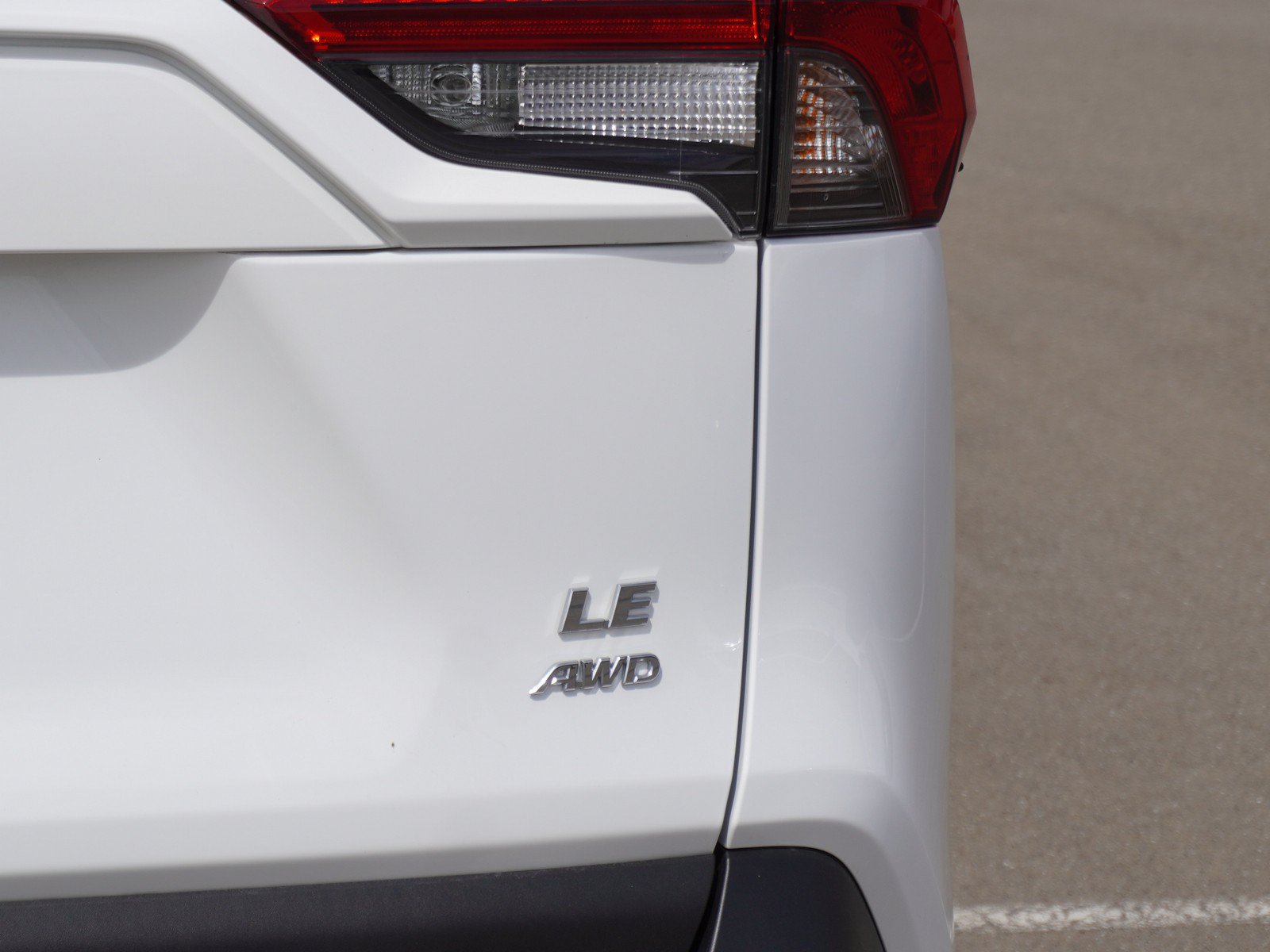 Used 2025 Toyota RAV4 LE AWD/4WD image 10