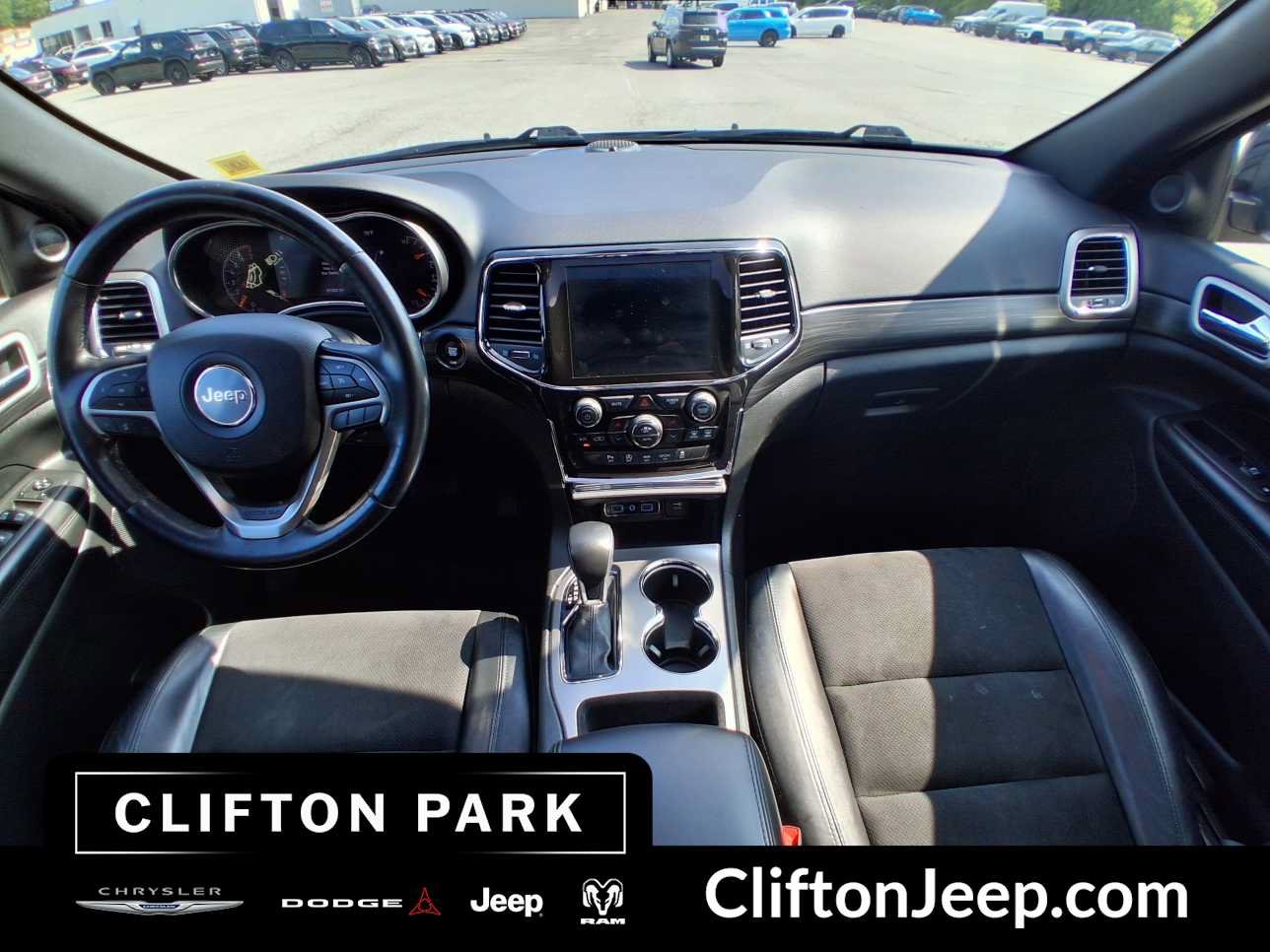 Used 2021 Jeep Grand Cherokee Laredo X AWD/4WD image 18