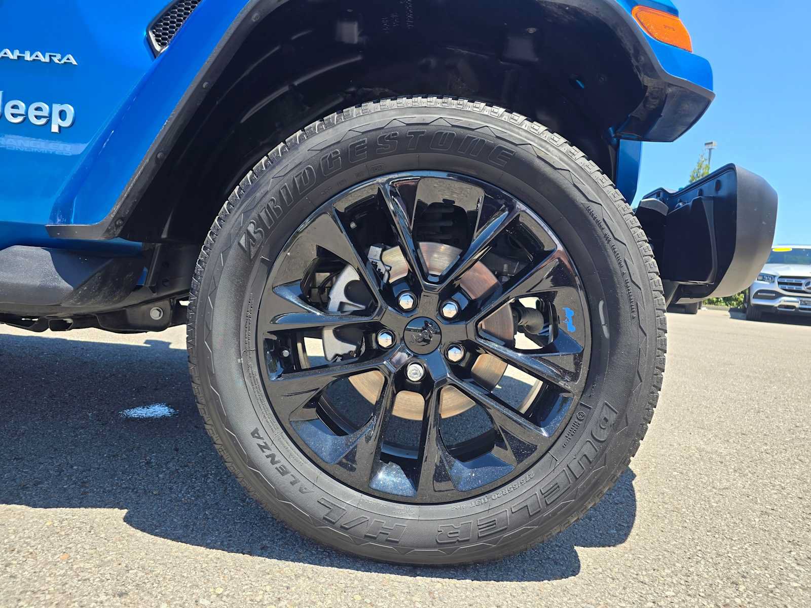 Used 2022 Jeep Wrangler Unlimited Sahara AWD/4WD image 9