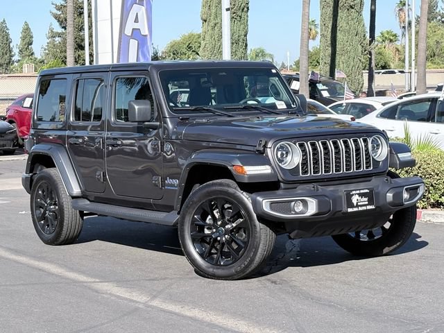 Used 2025 Jeep Wrangler Unlimited Sahara AWD/4WD image 2