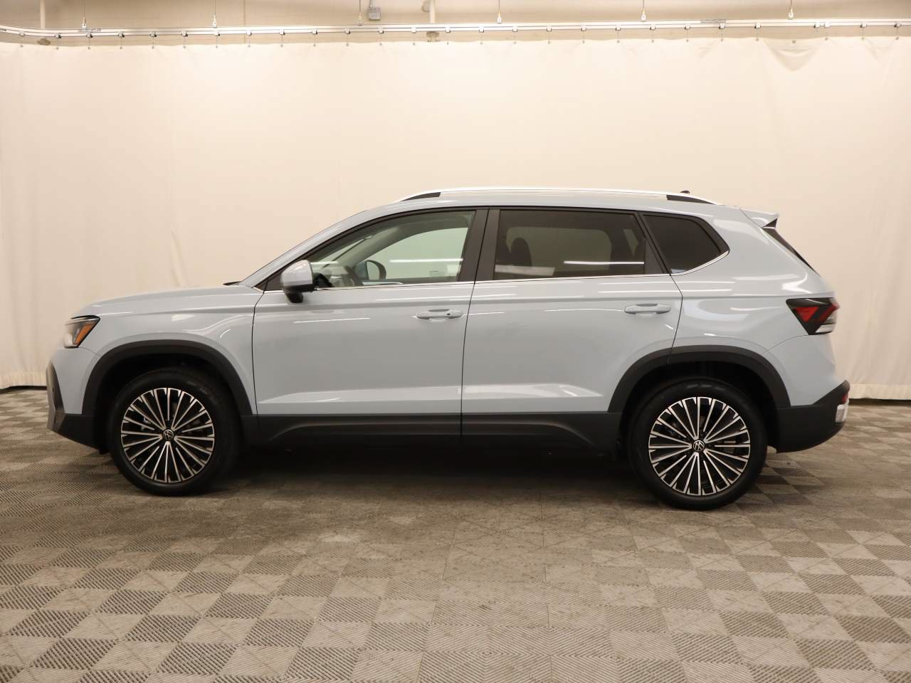 New 2026 Volkswagen Taos SE FWD image 2