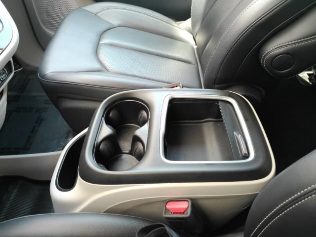 Used 2024 Chrysler Pacifica Limited FWD image 47