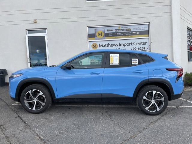 Used 2024 Chevrolet Trax RS FWD image 2
