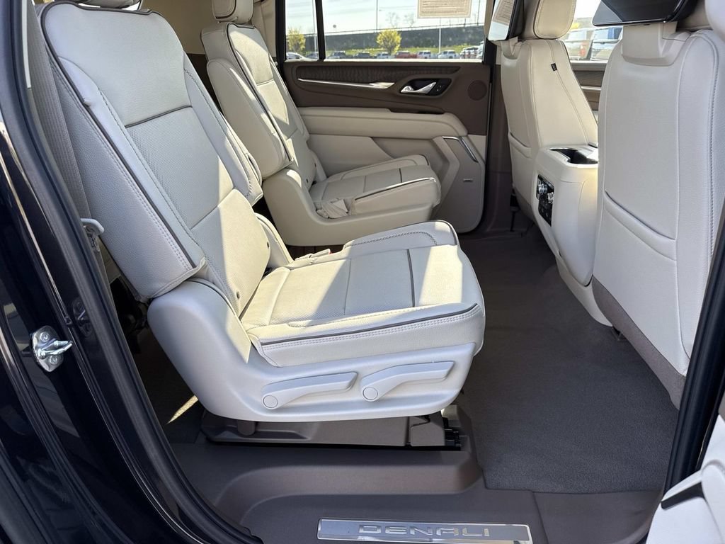 Used 2024 GMC Yukon XL Denali w/ Advanced Technology Package AWD/4WD image 20