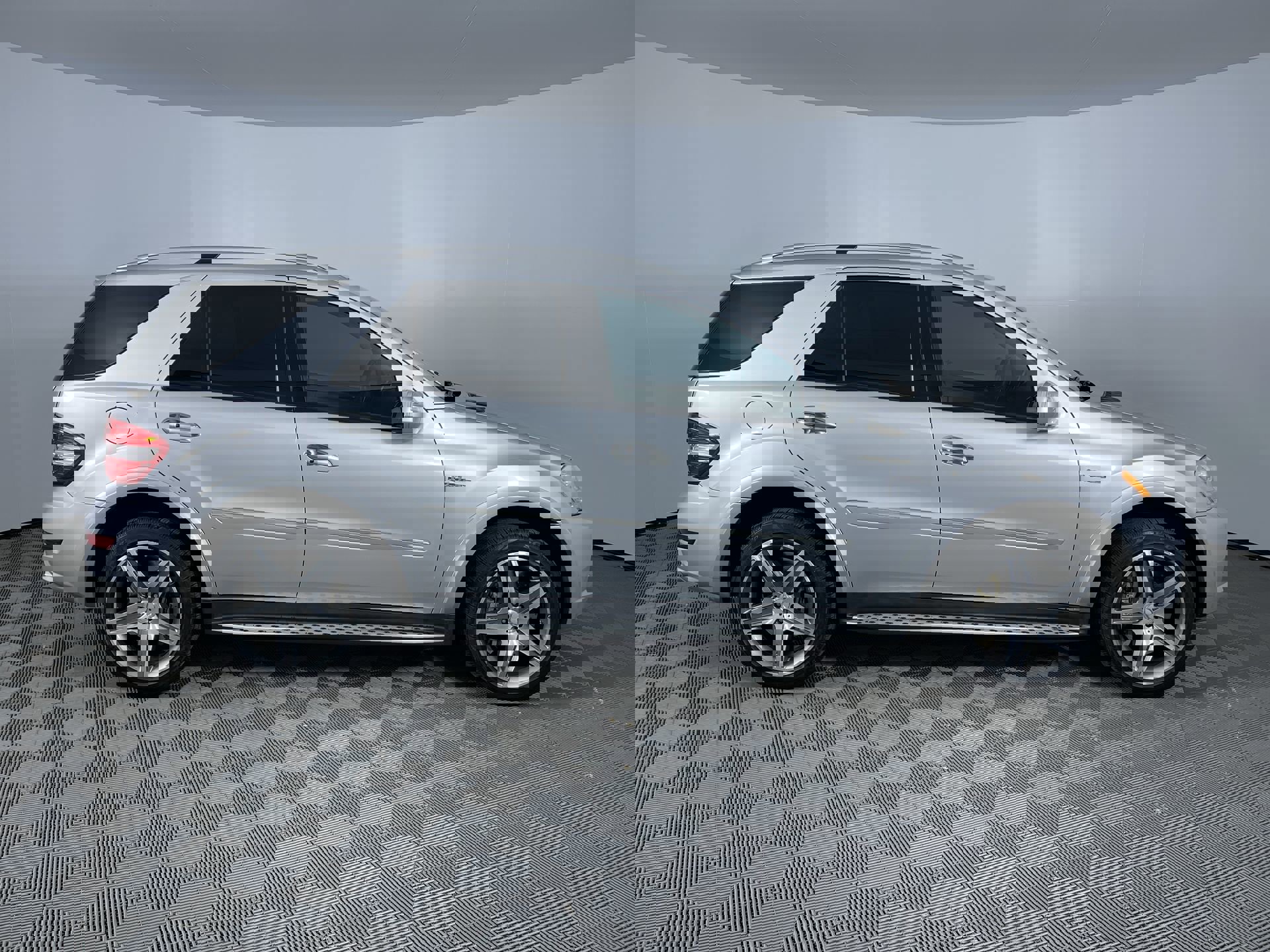 Used 2009 Mercedes-Benz ML 63 AMG 4MATIC image 10