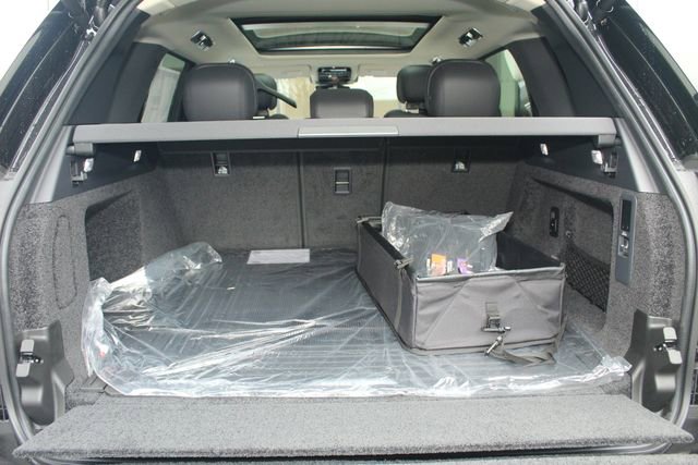 New 2026 Land Rover Range Rover SE image 12