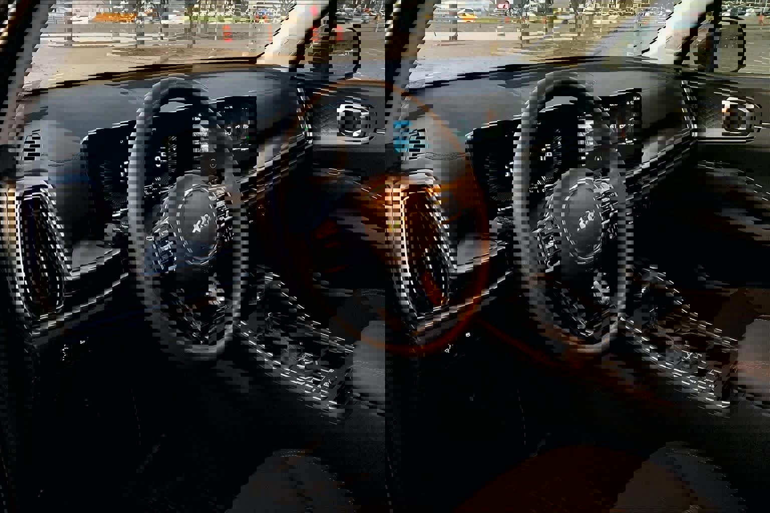 Certified 2024 Kia Sorento LX image 2