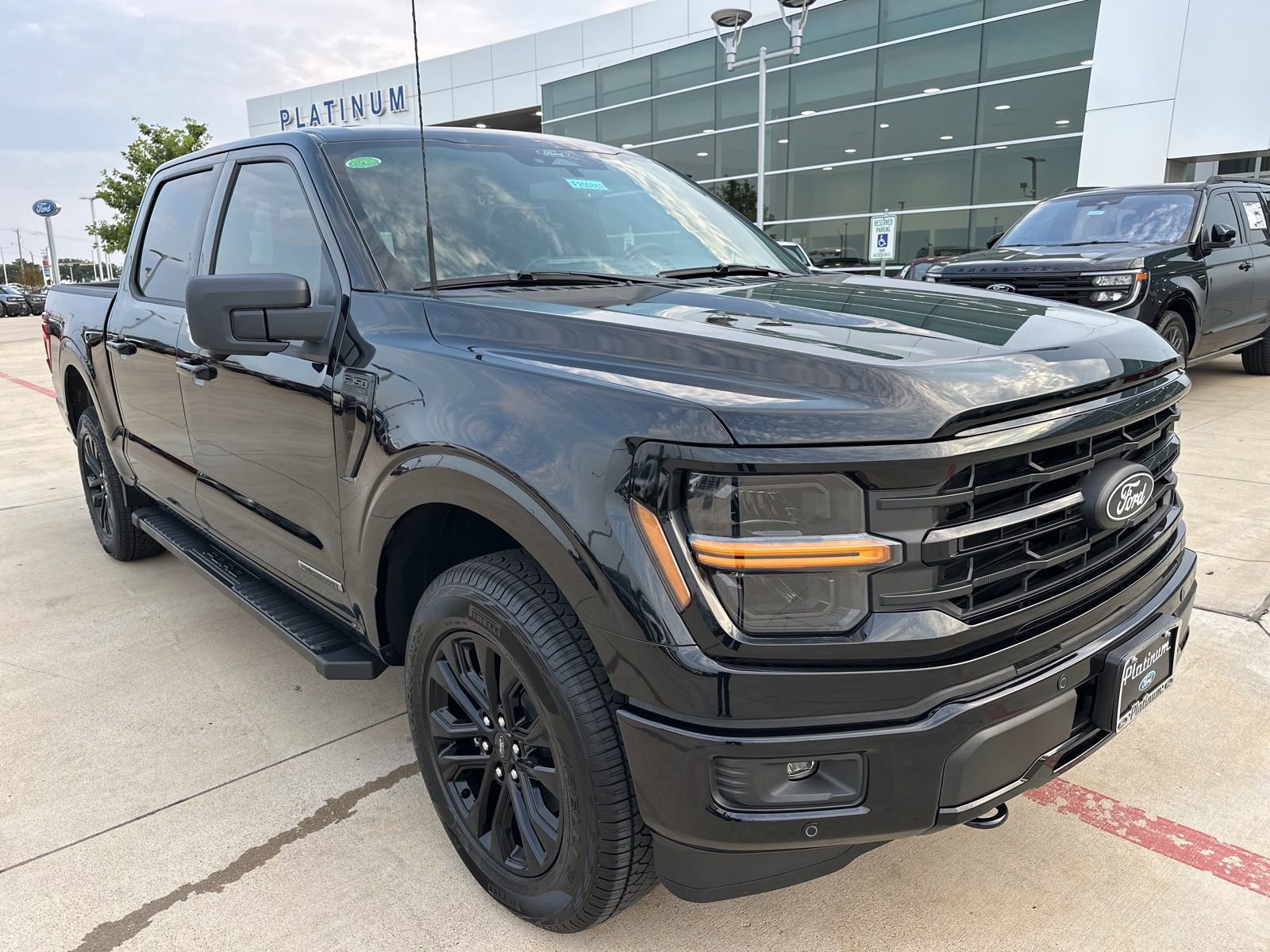 New 2025 Ford F150 XLT w/ Equipment Group 302A MID