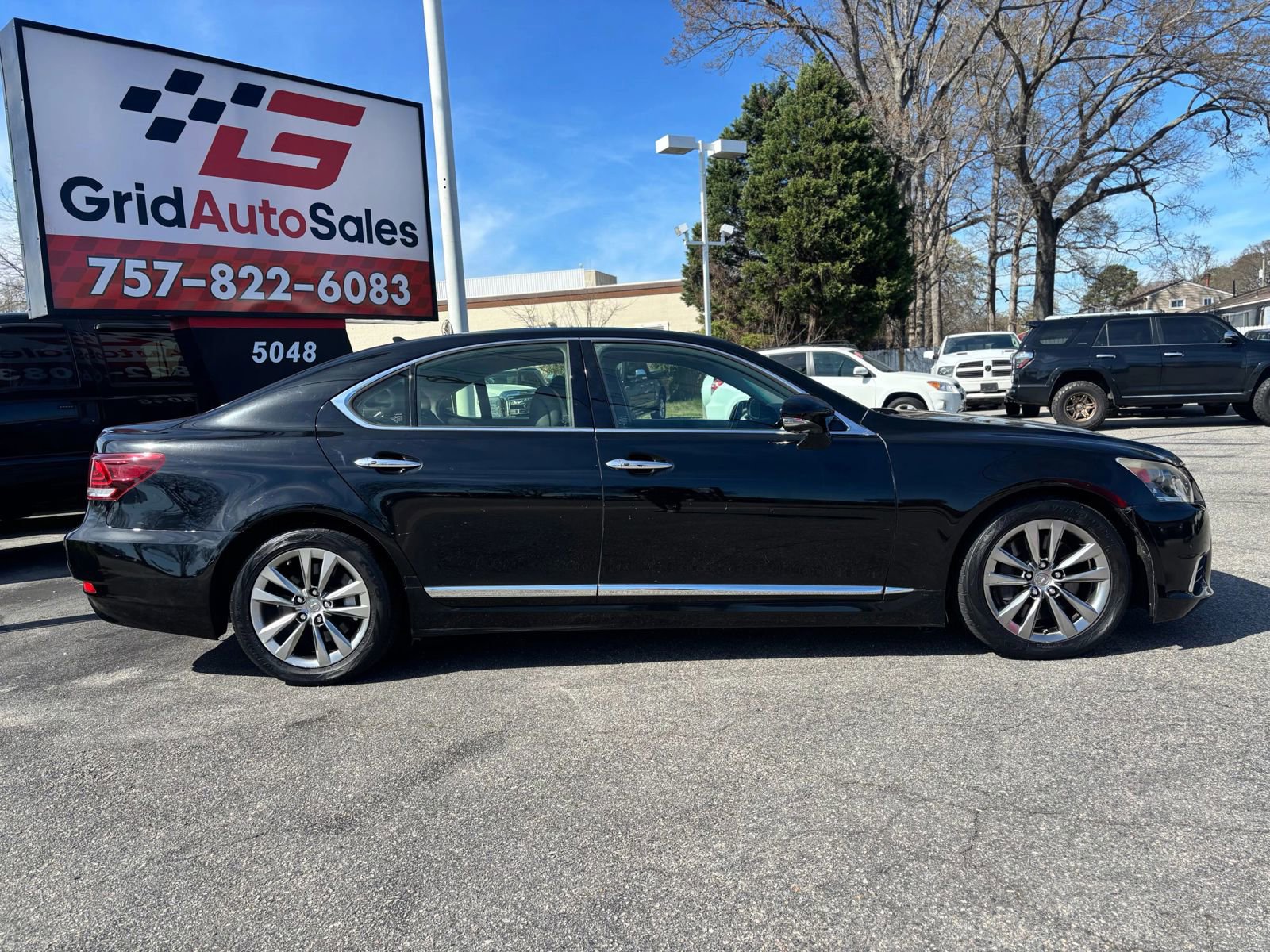 Used 2013 Lexus LS 460 LS 460 Sedan 4D w/ Comfort Pkg image 2