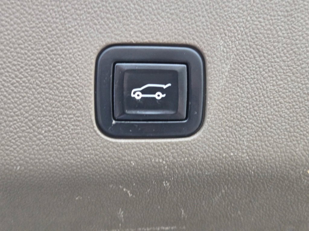 Used 2022 GMC Yukon XL Denali image 35