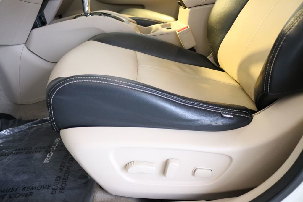 Used 2014 Nissan Rogue SV image 15