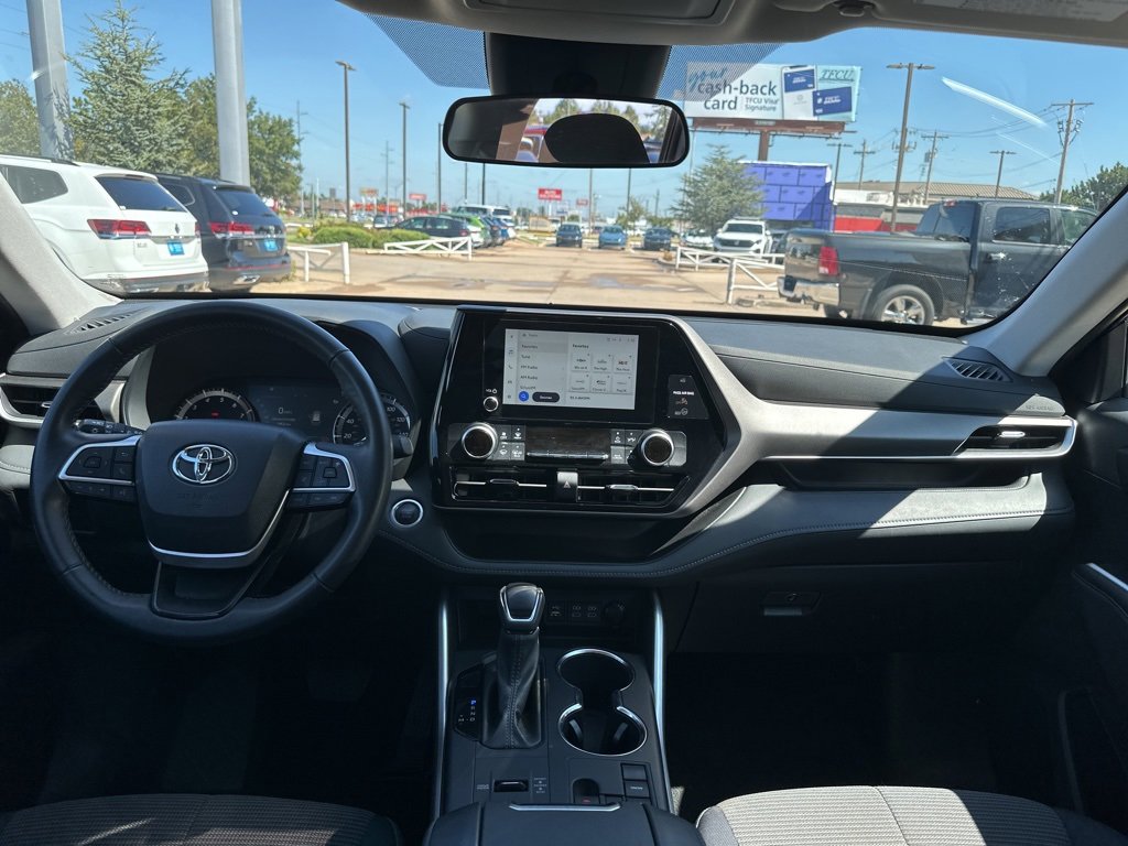 Used 2024 Toyota Highlander LE image 17