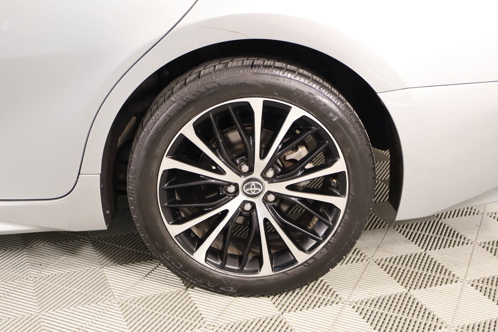 Used 2018 Toyota Camry SE FWD image 17