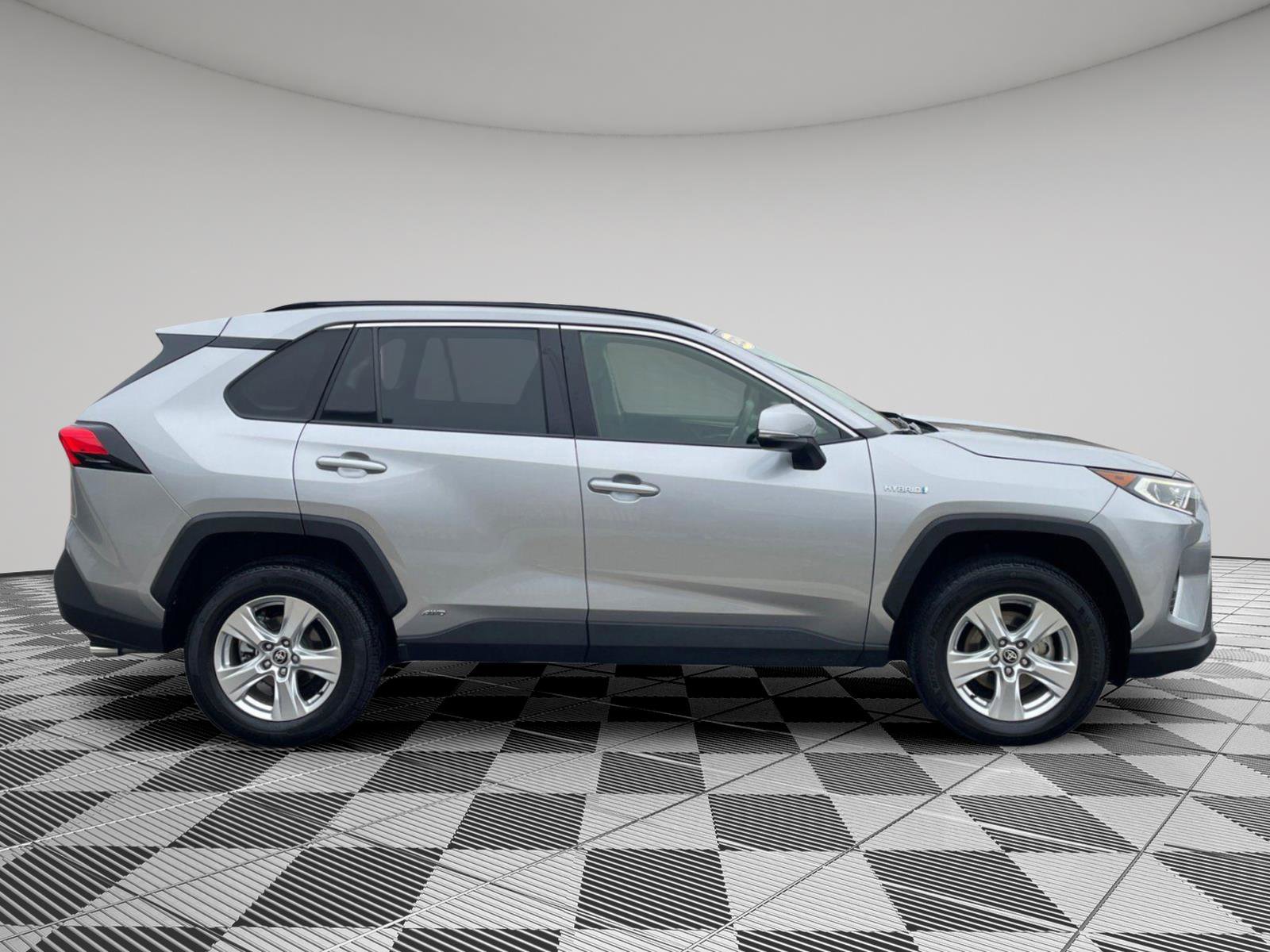 Used 2020 Toyota RAV4 XLE w/ Carpet Mat Package image 11