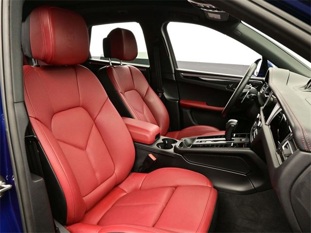 Used 2025 Porsche Macan image 18