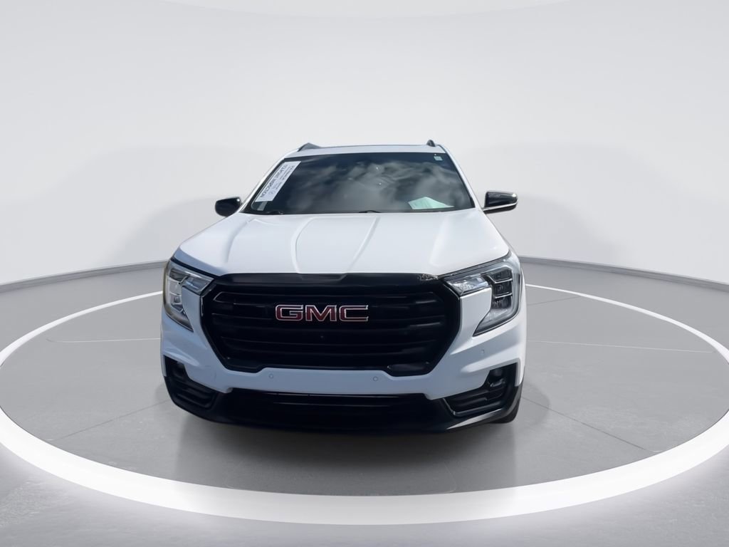 Used 2024 GMC Terrain SLT w/ Tech Package image 3