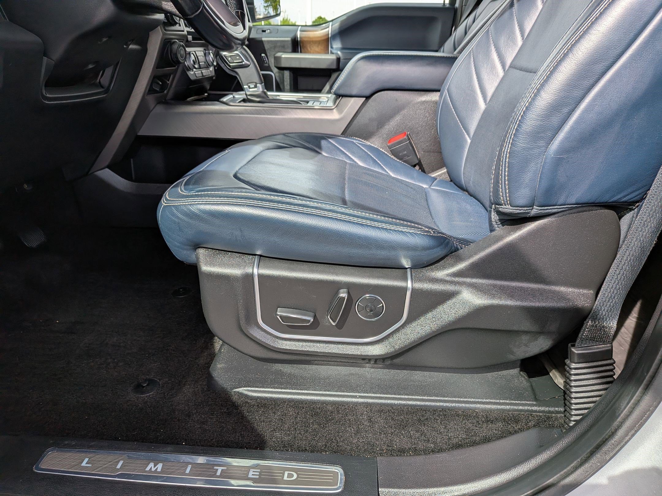 Used 2018 Ford F150 Limited w/ Trailer Tow Package image 18