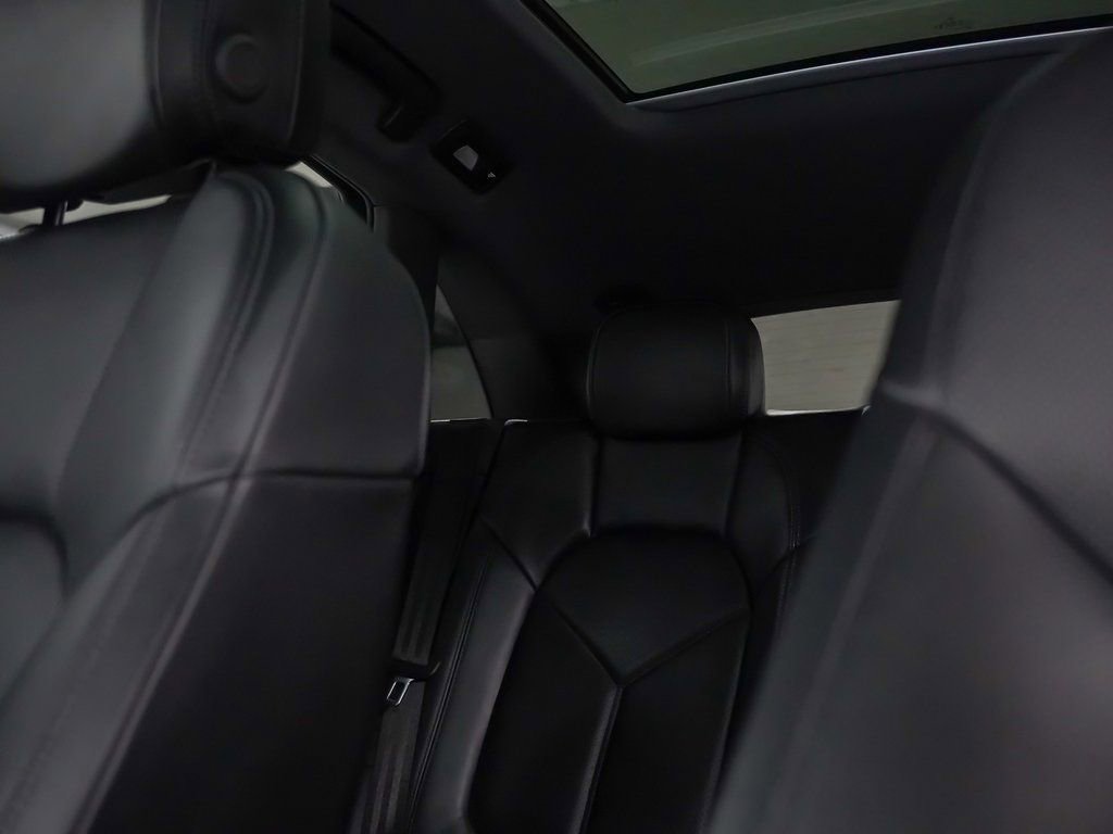 Certified 2025 Porsche Macan image 36