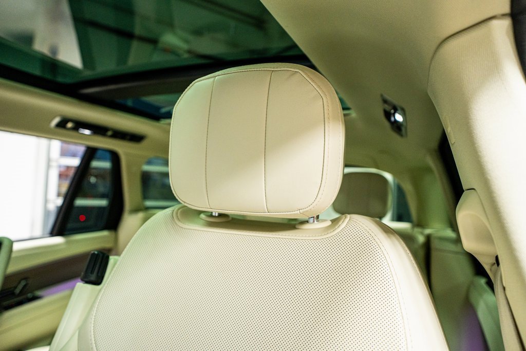 Used 2024 Land Rover Range Rover SE image 37