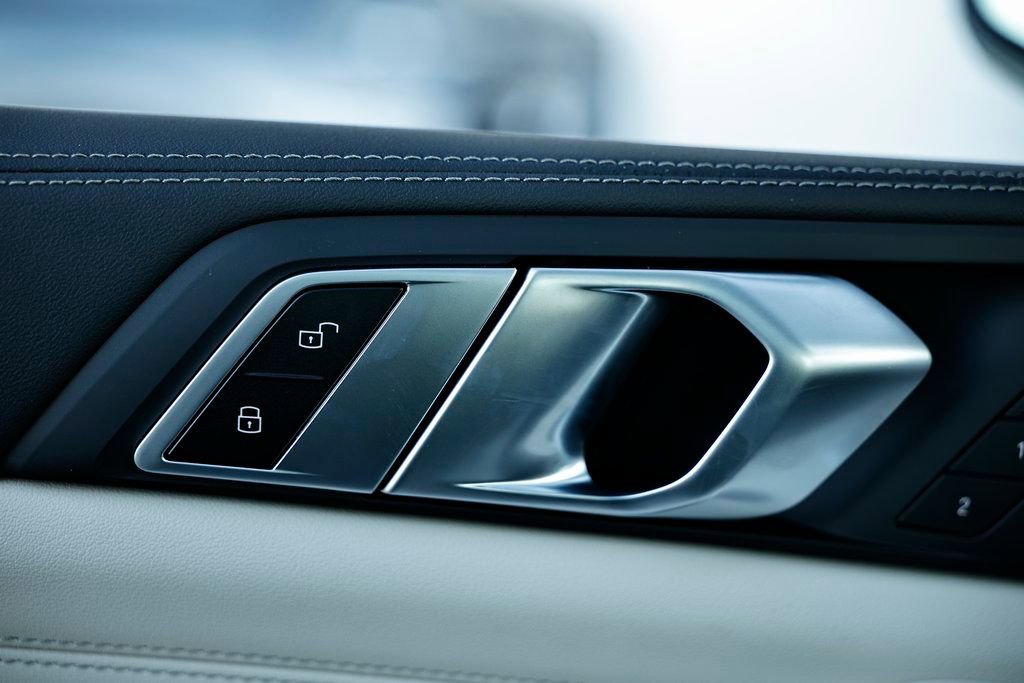 New 2026 BMW X5 xDrive50e w/ Executive Package image 16