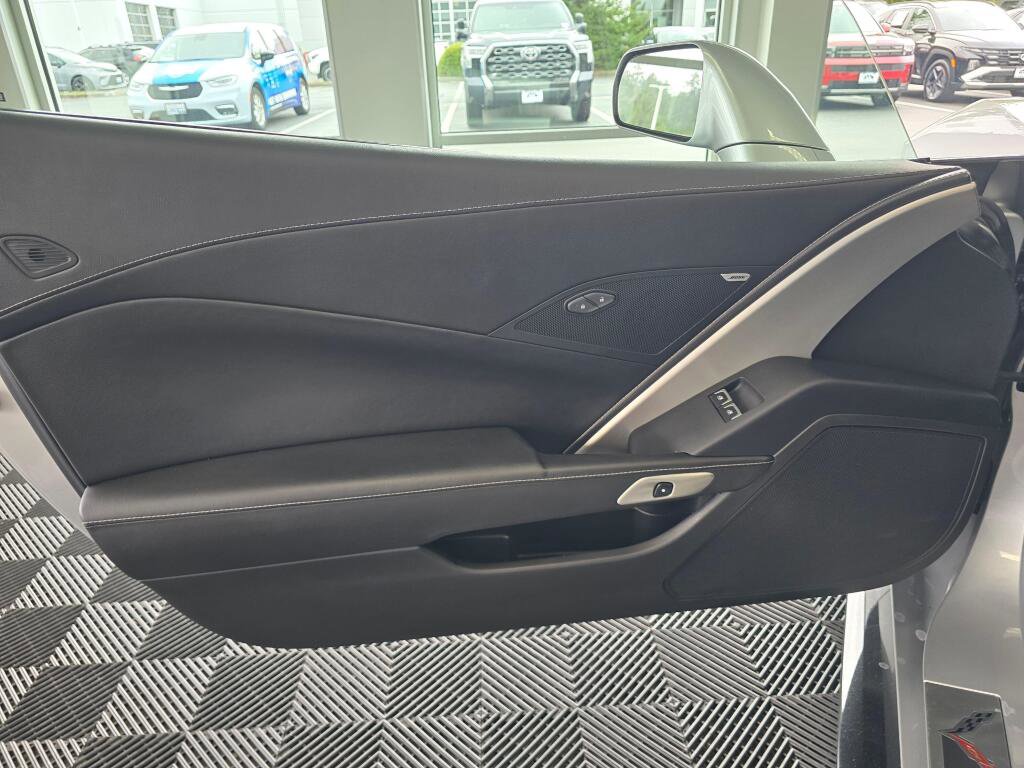 Used 2017 Chevrolet Corvette Stingray Coupe w/ Carbon Flash Badge Package RWD image 19