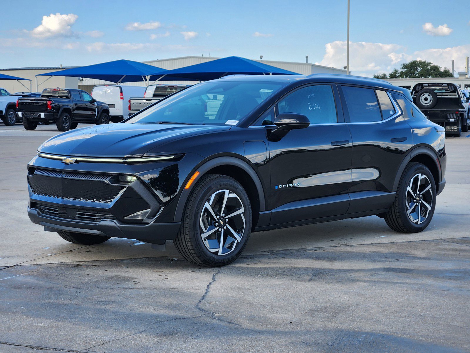 New 2026 Chevrolet Equinox EV LT image 2