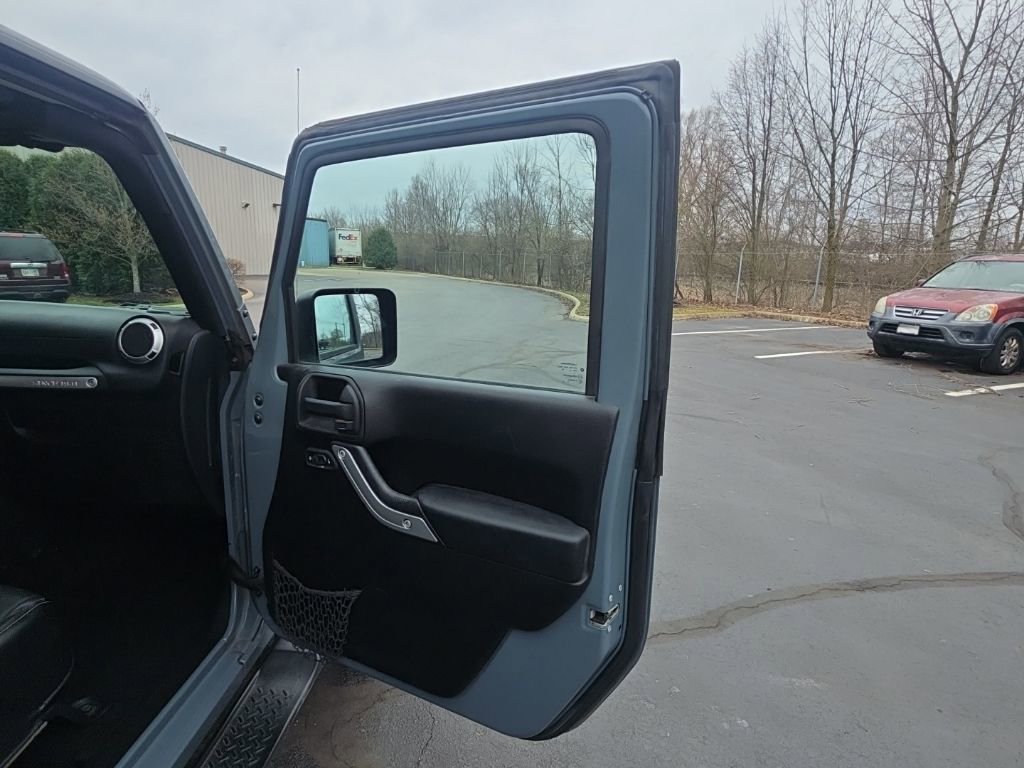 Used 2015 Jeep Wrangler Unlimited Sahara w/ Dual Top Group image 36