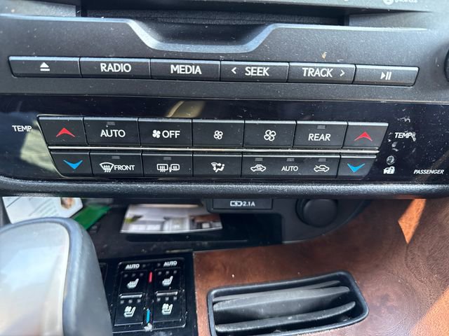 Used 2022 Lexus RX 350L Premium w/ Premium Package image 29