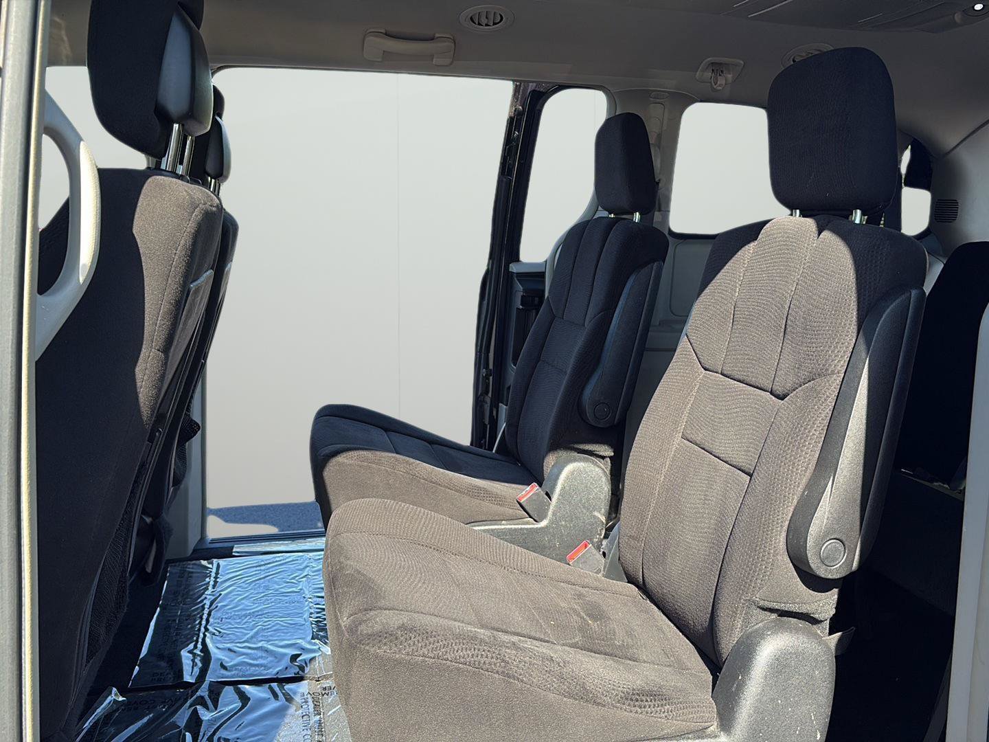 Used 2013 Chrysler Town & Country Touring FWD image 13