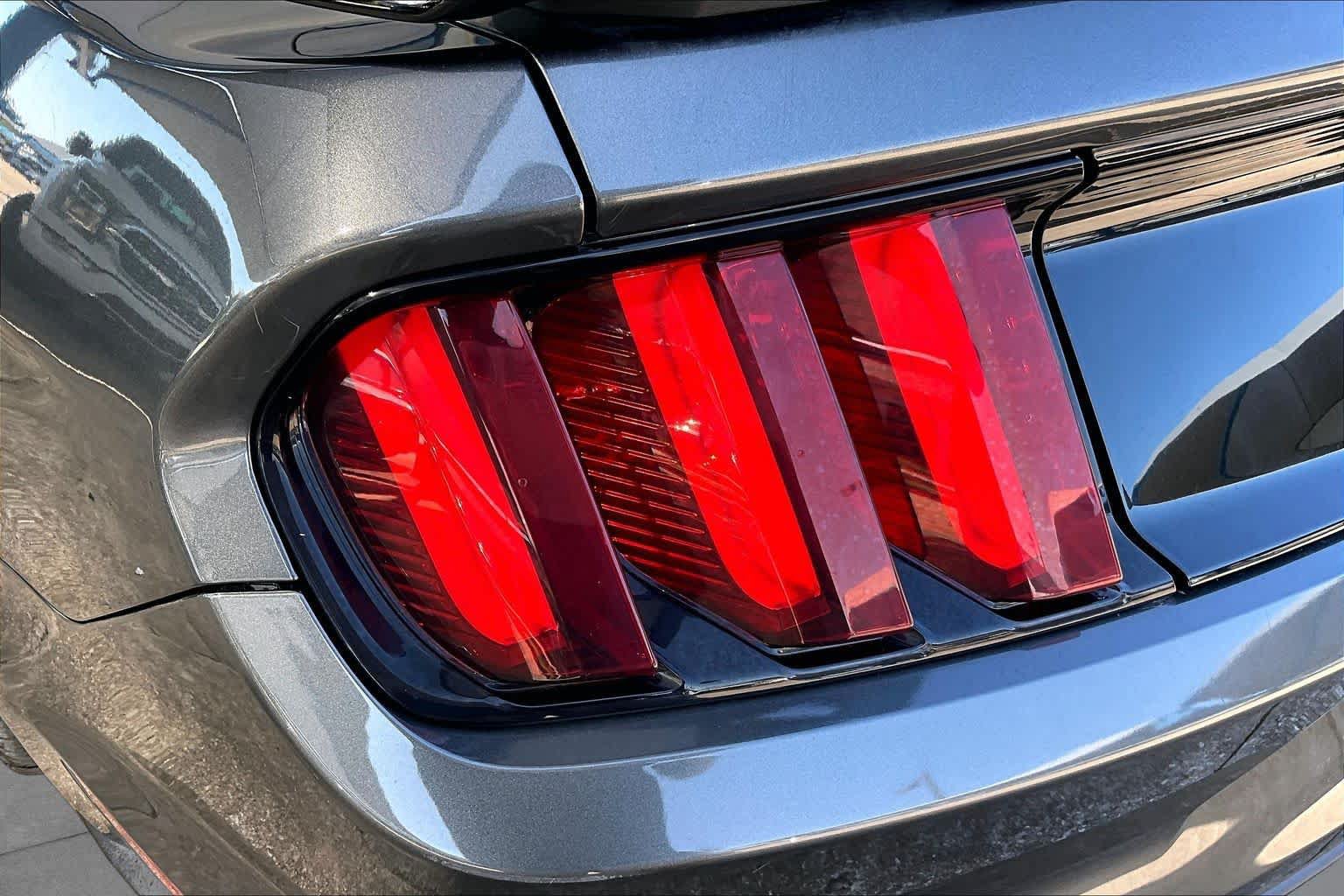 Used 2017 Ford Mustang GT Premium RWD image 29