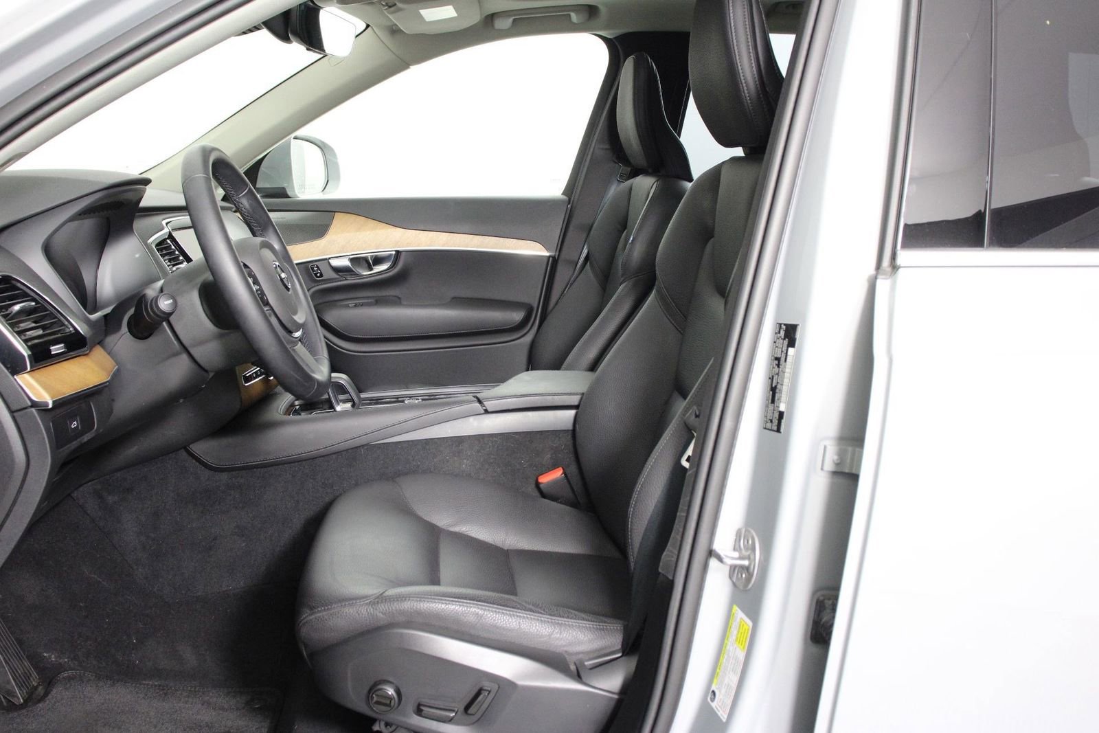 Used 2025 Volvo XC90 B6 Plus AWD/4WD image 31